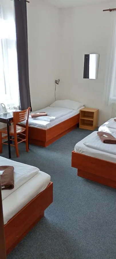 Beta Pension Otel Prag 2*,