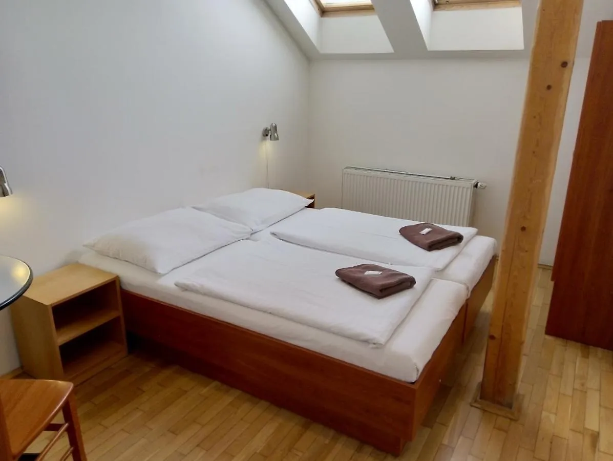 Beta Pension Otel Prag Konukevi