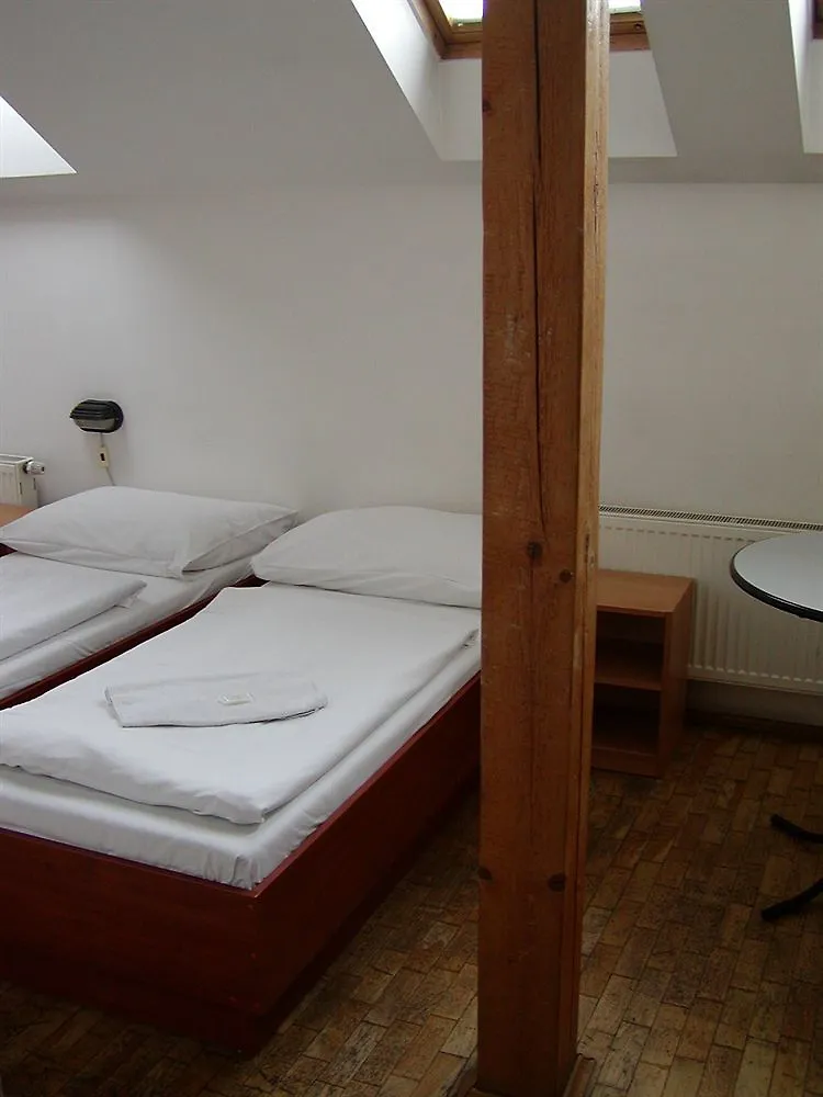 Beta Pension Otel Prag 2*,